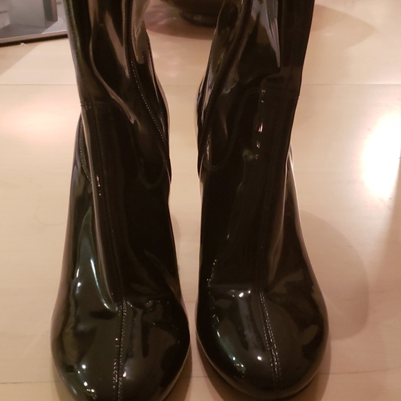 Kenneth Cole Patent Bootie - Picture 2 of 5